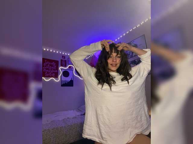  Emilia-aura chat room