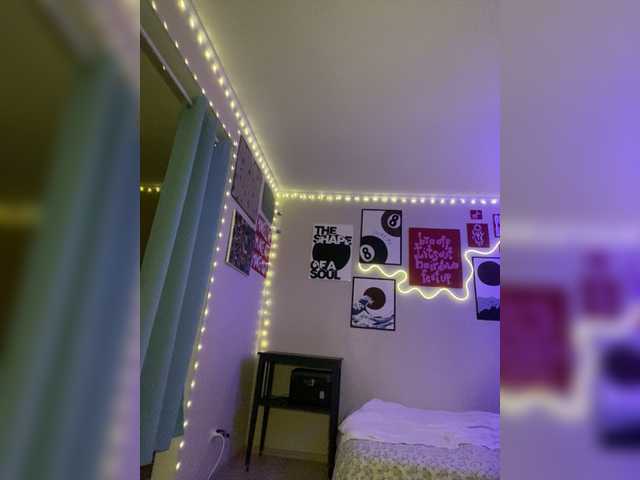 Emilia-aura's BongaCams show and profile