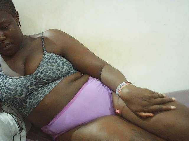 Prettybarbra live cam on BongaCams