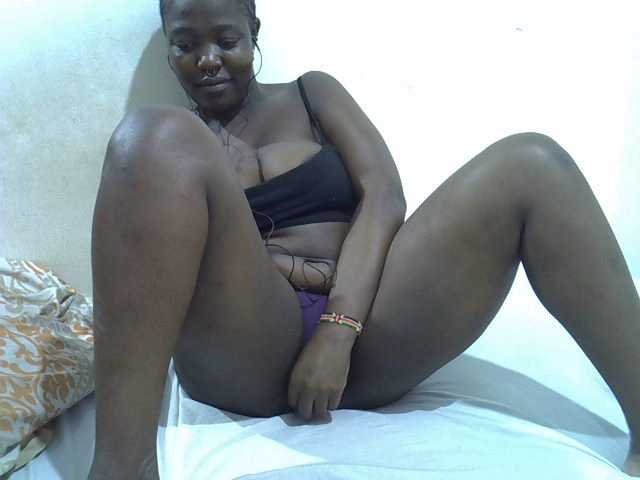 Prettybarbra live cam on BongaCams