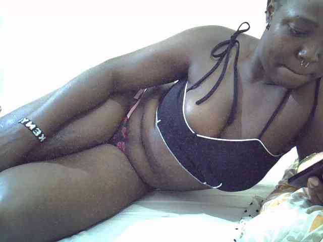 Prettybarbra Live Webcam on BongaCams