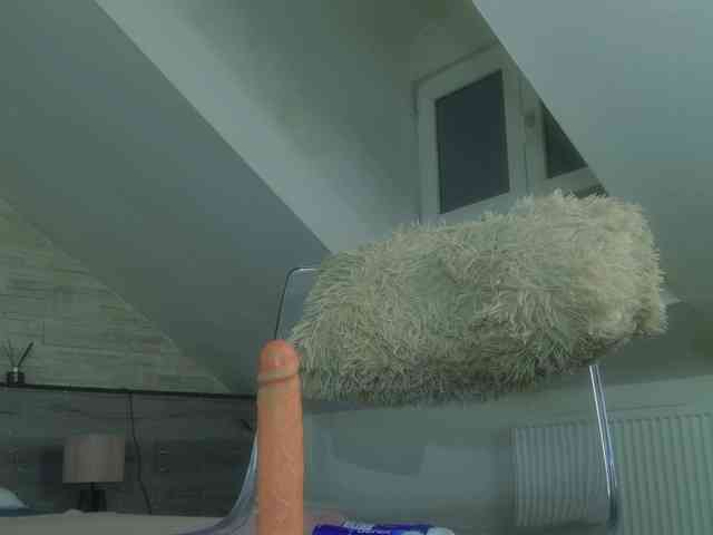 IceBlueBabe webcam