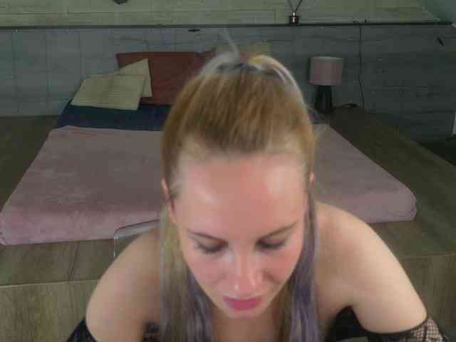 IceBlueBabe webcam