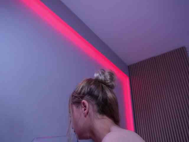 IceBlueBabe webcam