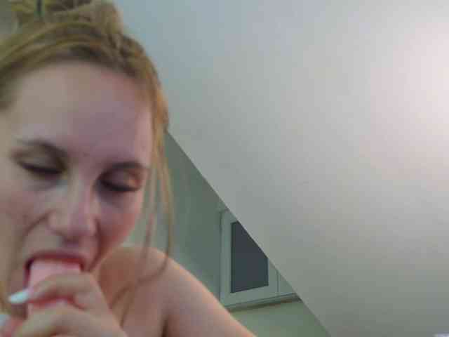 IceBlueBabe webcam