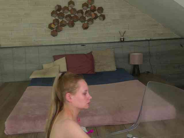 IceBlueBabe webcam
