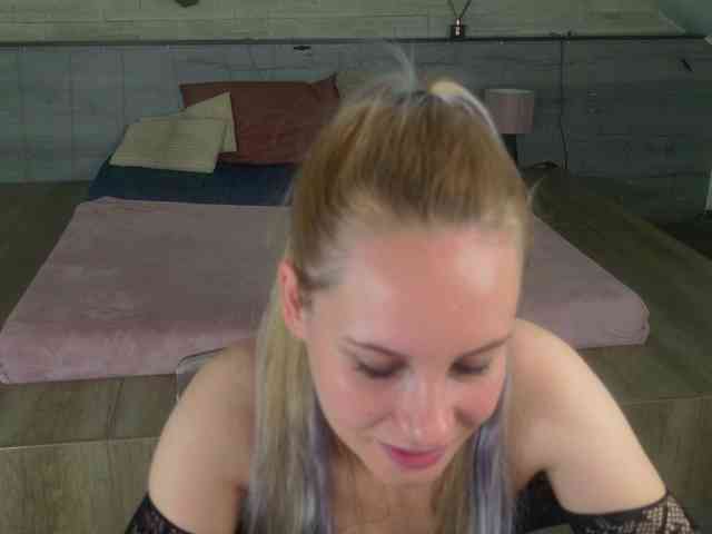 IceBlueBabe webcam