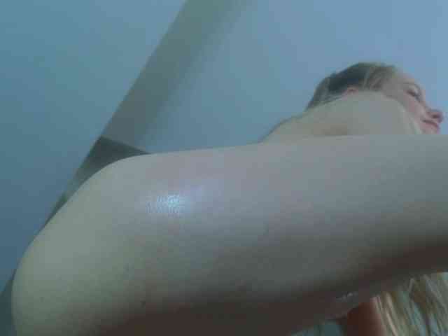 IceBlueBabe webcam