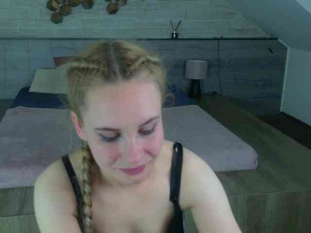 IceBlueBabe webcam