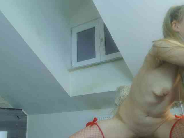 IceBlueBabe webcam