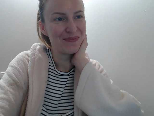 AnnaDear, en directo ahora en BongaCams