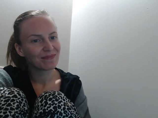 AnnaDear, live now on BongaCams