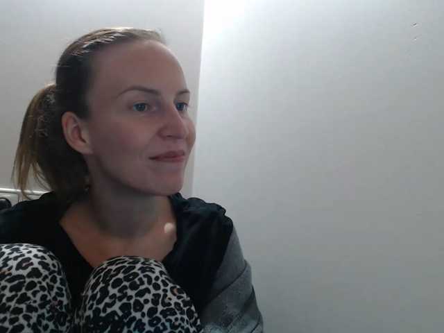 AnnaDear, en directo ahora en BongaCams