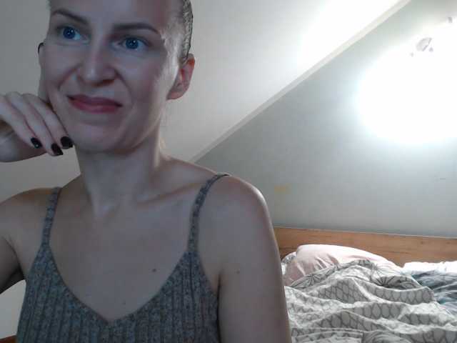 le modèle AnnaDear est en webcam porno dans un show sur le site bongacams, il possède les tags suivants: White/Caucasian,Redhead,Shaved