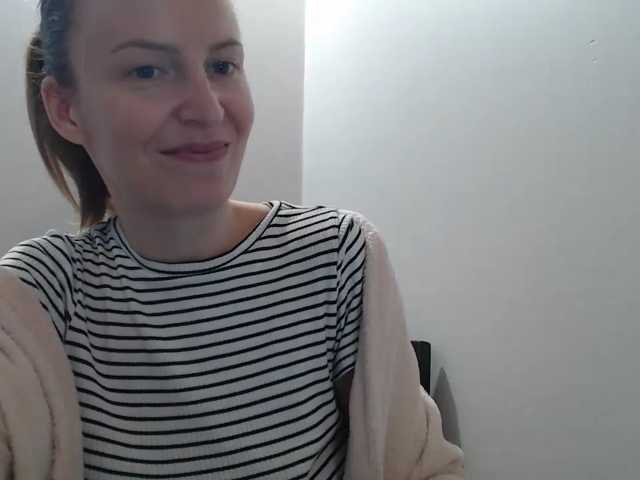 AnnaDear, en directo ahora en BongaCams