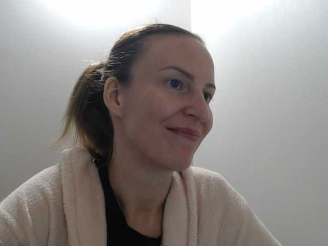 AnnaDear, en directo ahora en BongaCams