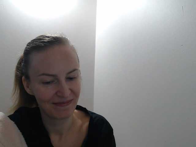 AnnaDear, en directo ahora en BongaCams