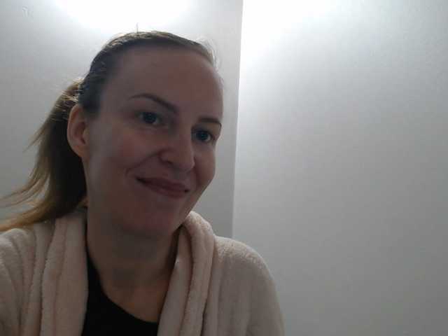 AnnaDear, en directo ahora en BongaCams
