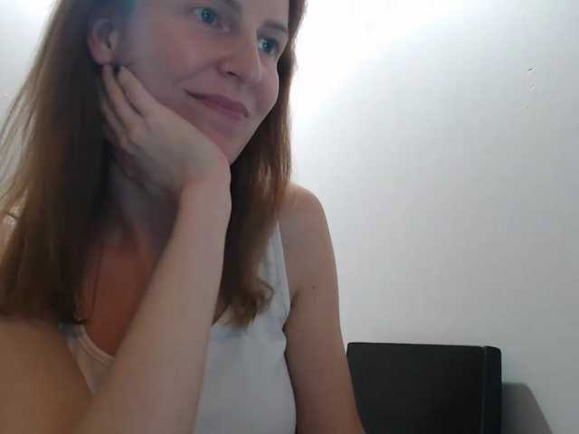 AnnaDear, en directo ahora en BongaCams