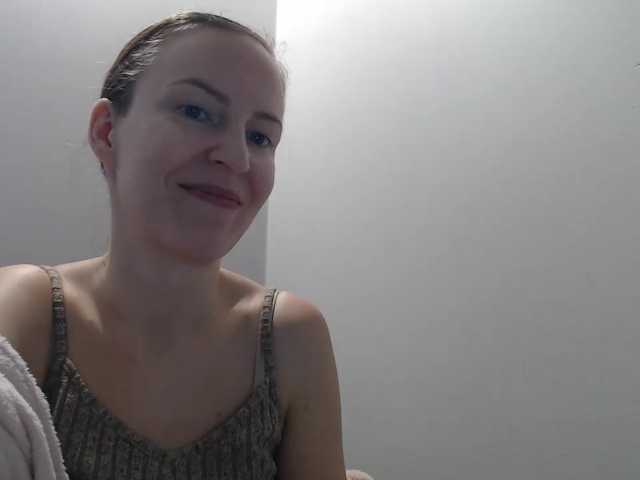 le modèle AnnaDear est en webcam porno dans un show sur le site bongacams, il possède les tags suivants: White/Caucasian,Brunette,Shaved