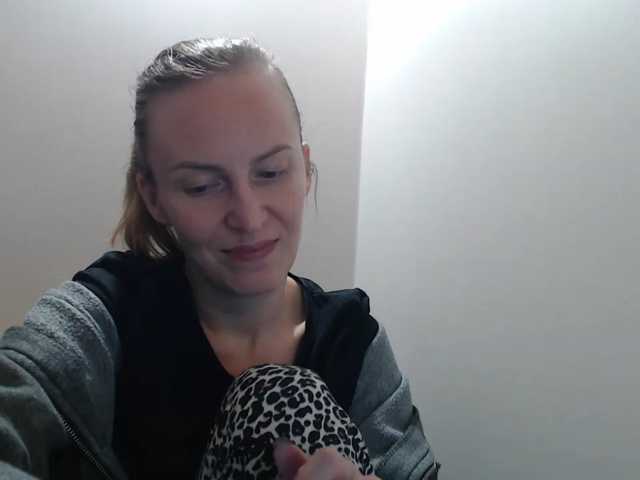 AnnaDear, en directo ahora en BongaCams