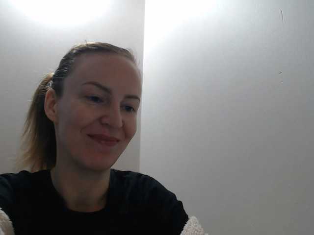AnnaDear, en directo ahora en BongaCams