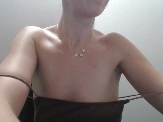 AnnaDear live cam on BongaCams