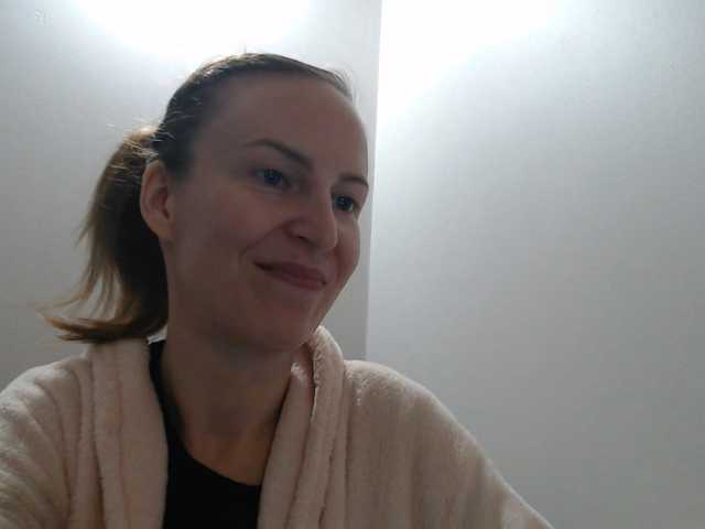 AnnaDear, en directo ahora en BongaCams