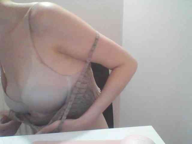 AnnaDear webcam