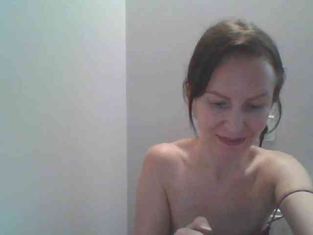 AnnaDear Live Webcam on BongaCams