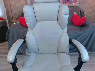 EmiliSkyy Porn Show