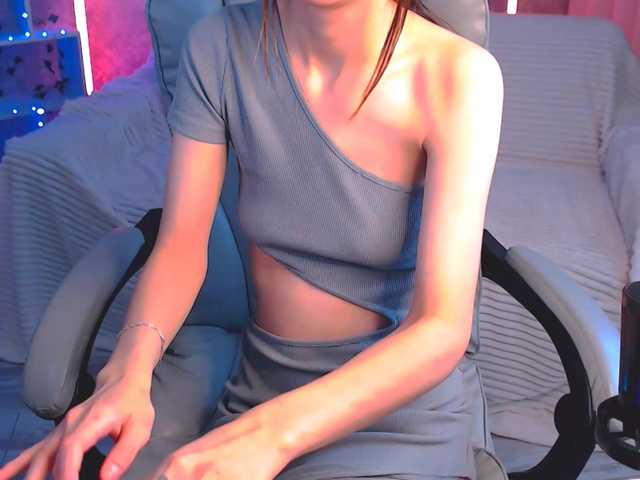 EmiliSkyy live webcam show