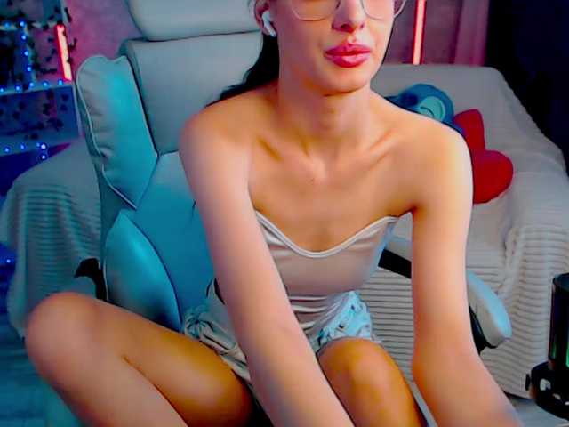 EmiliSkyy live cam on BongaCams