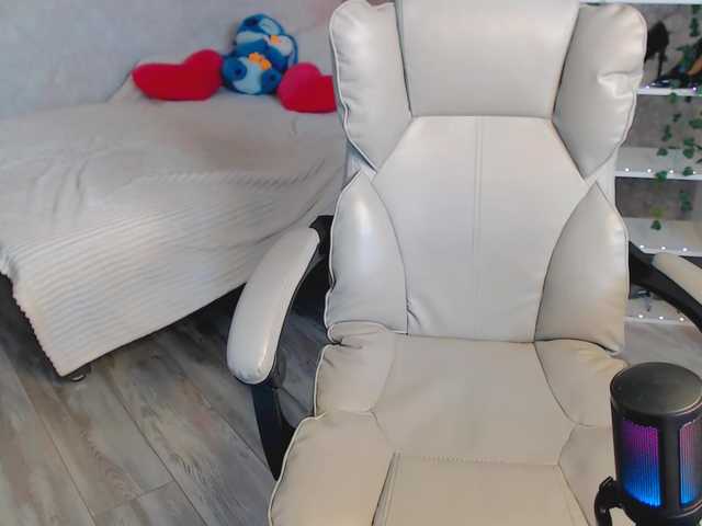 EmiliSkyy live cam on BongaCams