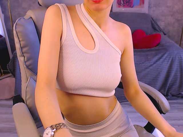 EmiliSkyy's BongaCams show and profile