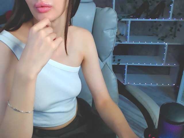 EmiliSkyy live cam on BongaCams