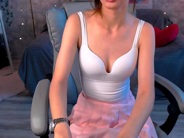 EmiliSkyy live