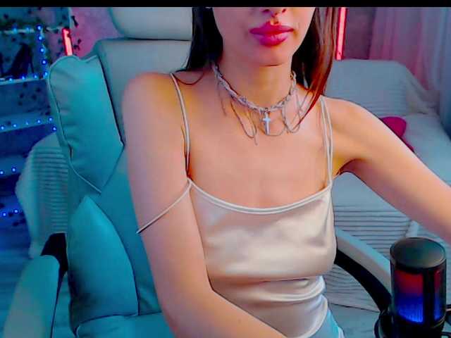 EmiliSkyy live cam on BongaCams
