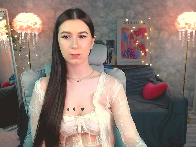 EmyHarrington live cam