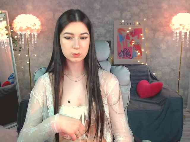 Модель: EmyHarrington