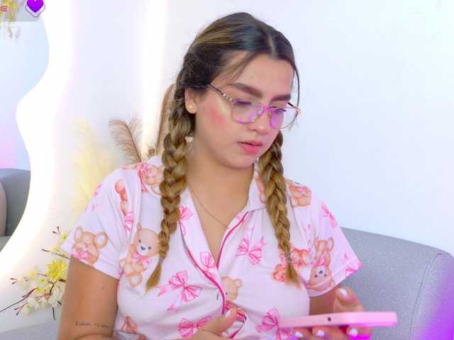 Ambar-Carter live cam on BongaCams