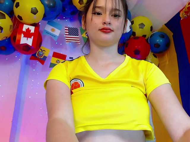 Jasminevirgin1 live cam on BongaCams