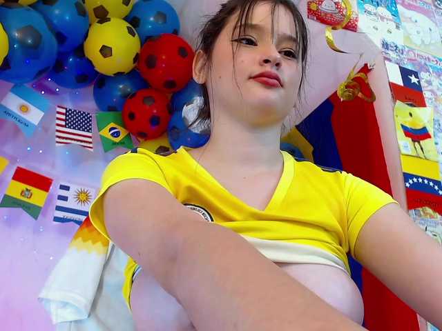 Jasminevirgin1 live cam on BongaCams