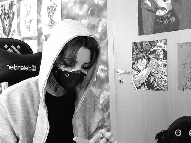 Dark-Pictur- webcam