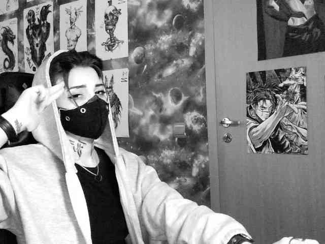 Dark-Pictur- webcam