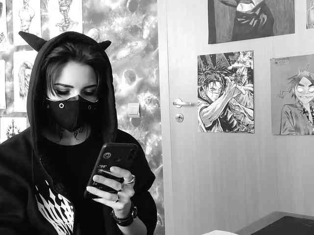 Dark-Pictur-