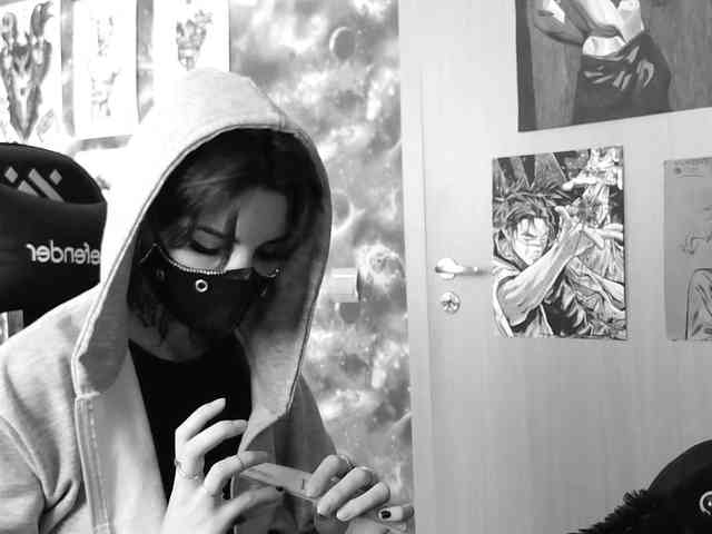 Dark-Pictur- webcam