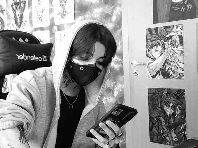 Dark-Pictur- webcam