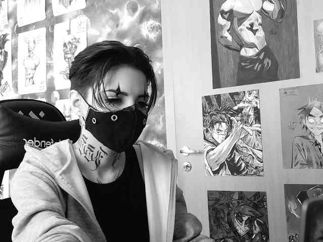 Dark-Pictur- webcam