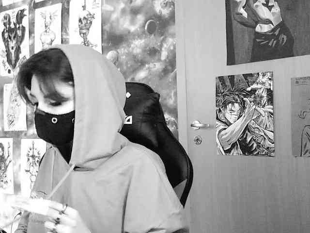 Dark-Pictur- webcam